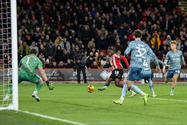 Sheffield United takımından Femi Seriki, 29 Kasım 202 'de Bramall Lane, Sheffield, Birleşik Krallık' ta Sheffield United 'a karşı oynanan Sky Bet Şampiyonası maçında şut atıyor.