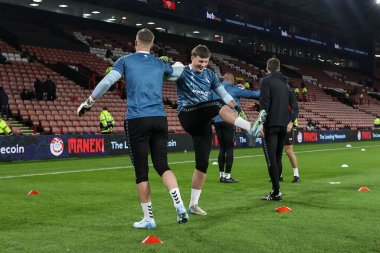 Sunderland 'dan Simon Moore ve Sunderland' dan Anthony Patterson, 29 Kasım 202 'de Bramall Lane, Sheffield, İngiltere' de oynanan Sky Bet Şampiyonası karşılaşmasında maç öncesi ısınma maçında Sheffield United ve Sunderland karşı karşıya geldiler.