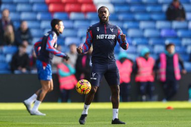 Kristal Saray 'dan Jeffrey Schlupp 30 Kasım 202' de İngiltere 'nin Selhurst Park kentinde oynanan Premier League maçı öncesinde kristal saray Newcastle United maçında ısındı.