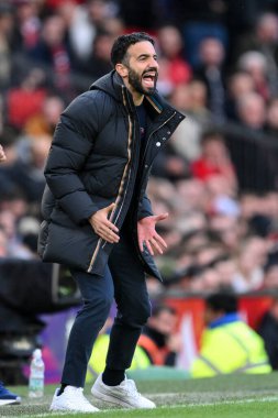 Manchester United takımının teknik direktörü Ruben Amorim, Manchester United 'ın 1 Aralık 202' de Old Trafford, Manchester 'da oynadığı Premier League maçı sırasında teknik alanda tepki gösterdi.