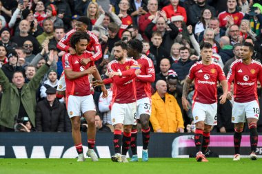Manchester United takımından Joshua Zirkzee, 1 Aralık 202 'de Old Trafford, Manchester, İngiltere' de oynanan Premier League maçında 2-0 'lık galibiyet golünü kutluyor.