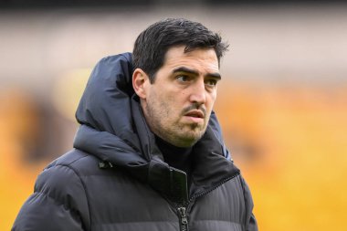 Bournemouth Andoni Iraola teknik direktörü, 30 Kasım 202 'de İngiltere' nin Wolverhampton, Wolineux, Wolverhampton 'da oynanan Premier League maçı öncesinde Wolverhampton Wanderers' a karşı Bournemouth maçına geldi.