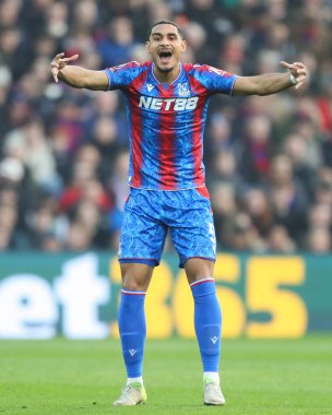 Crystal Palace 'dan Maxence Lacroix, 30 Kasım 202' de İngiltere, Selhurst Park 'ta oynanan Crystal Palace - Newcastle United maçında takım arkadaşlarına talimat veriyor.
