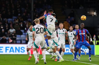 Crystal Palace 'dan Maxence Lacroix, 30 Kasım 202' de İngiltere, Selhurst Park 'ta oynanan Premier League maçı sırasında Newcastle United' a karşı bir gol atma şansı yakaladı.