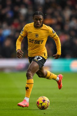 Wolverhampton Wanderers takımından Jean-Ricner Bellegarde, 30 Kasım 202 'de İngiltere' nin Molineux kentinde oynanan Premier League maçında Wolverhampton Wanderers ve Bournemouth maçında topa vuruyor.