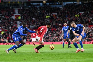 Everton 'dan Abdoulaye Doucour Manchester United' dan Amad Diallo 'nun formasını çıkardı. Manchester United, Everton' a karşı 1 Aralık 2024 'te oynanan Premier Lig maçında ceza almadı.