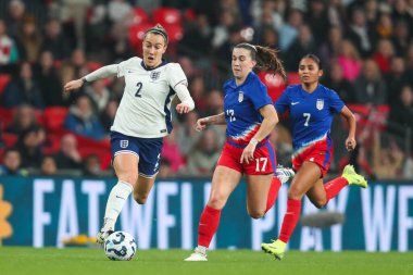 İngiltere 'den Lucy Bronze, 30 Kasım 2024' te İngiltere 'nin Wembley Stadyumu' nda oynadığı Uluslararası Bayanlar Dostluk karşılaşmasında topu aldı.