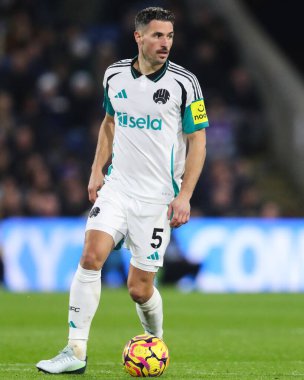 Newcastle United takımından Fabian Schr, 30 Kasım 2024 'te İngiltere' nin Selhurst Park kentinde oynanan Crystal Palace - Newcastle United maçında görev başında.