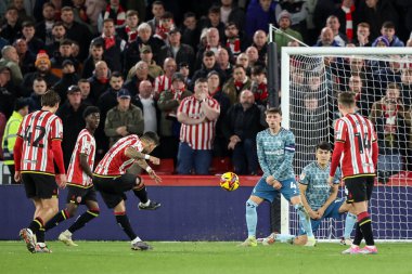 Sheffield United takımından Gustavo Hamer, 29 Kasım 2024 'te İngiltere' nin Bramall Lane kentinde oynanan Sheffield United-Sunderland maçında serbest atış yapıyor.