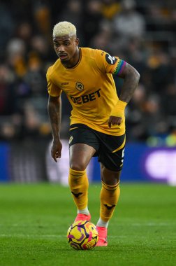 Wolverhampton Wanderers takımından Mario Lemina, 30 Kasım 2024 'te Wolverhampton Wanderers' ın Bournemouth 'a karşı oynadığı Premier League maçında topa vuruyor.