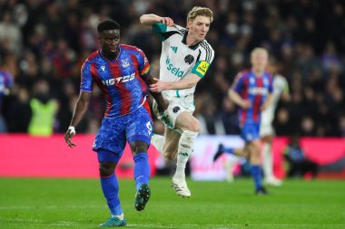 Crystal Palace 'dan Marc Guhi ve Newcastle United takımından Anthony Gordon 30 Kasım 2024' te Selhurst Park, Londra 'da oynanan Crystal Palace - Newcastle United maçı sırasında karşı karşıya geldiler.