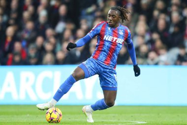 Kristal Saray 'dan Eberechi Eze, 30 Kasım 2024' te İngiltere 'nin Selhurst Park kentinde oynanan Crystal Palace - Newcastle United maçında topu kontrol ediyor.