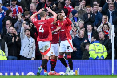 Manchester United takımından Marcus Rashford, Manchester United 'ın 1 Aralık 2024' te Old Trafford, Manchester 'da oynadığı Premier League maçında 1-0 kazanma golünü kutluyor.