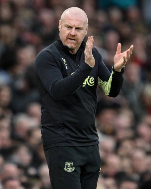 Premier League maçında Everton 'dan Sean Dyche, Manchester United' ın Everton 'a karşı oynadığı 1 Aralık 2024' te teknik alanda tepki gösterdi.