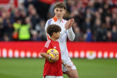 Nottingham Ormanı 'ndan Ryan Yates, 30 Kasım 2024' te İngiltere 'nin Nottingham kentinde oynanan Premier League maçında taraftarları alkışlıyor.