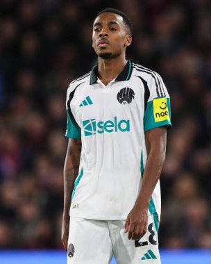 Newcastle United 'dan Joe Willock Premier League maçı sırasında Crystal Palace, Newcastle United' a karşı Selhurst Park, Londra, İngiltere, 30 Kasım 2024