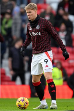 Manchester United 'dan Rasmus Hjlund Premier League maçı sırasında Manchester United' a karşı Everton maçında maç öncesi ısınma oturumunda 1 Aralık 2024 'te Old Trafford, Manchester, Birleşik Krallık' ta
