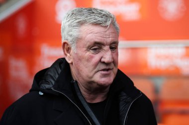 Blackpool 'un baş antrenörü Steve Bruce, 1 Aralık 2024' te Birleşik Krallık 'ta Bloomfield Road, Blackpool' da oynanan 2.