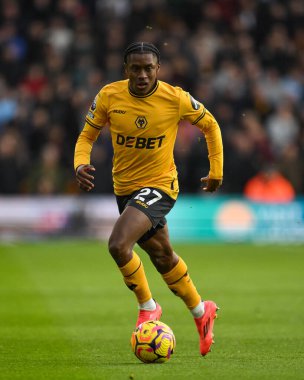 Wolverhampton Wanderers takımından Jean-Ricner Bellegarde, 30 Kasım 2024 tarihinde İngiltere 'nin Molineux kentinde oynanan Premier League maçında Wolverhampton Wanderers - Bournemouth maçında topa vuruyor.