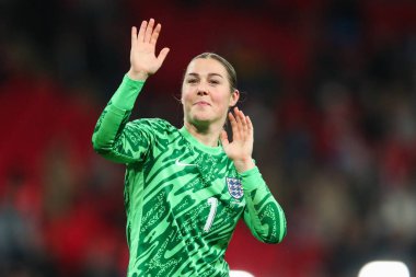 İngiltere 'den Mary Earps, 30 Kasım 2024' te Wembley Stadyumu 'nda oynanan Uluslararası Bayanlar Dostluk karşılaşması sonrasında takımlar berabere kaldıktan sonra taraftarları kabul ediyor.