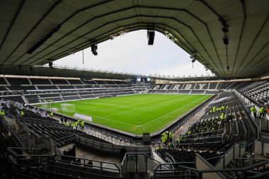 İngiltere 'nin Pride Park Stadyumu Derby County Stadyumu' nun 1 Aralık 2024 'te Sheffield' a karşı oynanan Gökyüzü İddia Şampiyonası maçındaki genel görüntüsü.