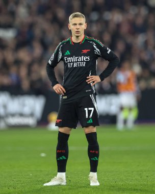 30 Kasım 2024 'te Londra Stadyumu' nda oynanan Premier League maçı sırasında Arsenal takımından Oleksandr Zinchenko, West Ham United 'a karşı Arsenal maçında