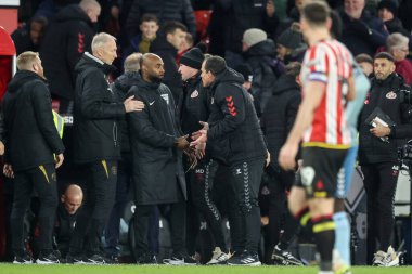 Sunderland 'ın Rgis Le Bris teknik direktörü, 29 Kasım 2024' te Sheffield Lane, Sheffield, Birleşik Krallık 'ta oynanan Sky Bet Şampiyonası' ndaki son düdük sesinden sonra dördüncü resmi Sam Allison 'a tepki gösterdi.