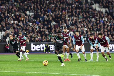 Arsenal 'den Bukayo Saka, 30 Kasım 2024' te Londra 'daki Londra Stadyumu' nda oynanan Premier League maçında West Ham United ve Arsenal maçında 2-5 öne geçerek penaltı aldı.