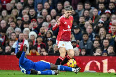 Everton 'dan Orel Mangala, Manchester United' ın Everton 'a karşı oynadığı Premier Lig karşılaşmasında Manchester United' dan Alejandro Garnacho 'yu 1 Aralık 2024' te Old Trafford, Manchester, İngiltere 'de yendi.