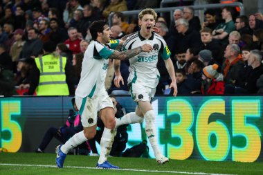 Newcastle United takımından Anthony Gordon, 30 Kasım 2024 'te İngiltere' nin Selhurst Park kentinde oynanan Crystal Palace - Newcastle United maçında 0-1 'lik galibiyet golünü kutluyor.