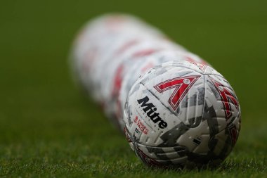 1 Aralık 2024 'te Birleşik Krallık' ın Blackpool kentindeki Bloomfield Road 'da oynanan Emirates FA Cup 2. Raund karşılaşması öncesinde oynanan maç öncesi oynanan FA Cup maçında oynanan Emirates Kupası topu.