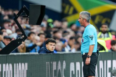 Hakem Darren Bond, 1 Aralık 2024 'te Tottenham Hotspur' a karşı Tottenham Hotspur Stadyumu 'nda oynanan Premier League maçında video yardımcı hakem olarak faul yaptı.