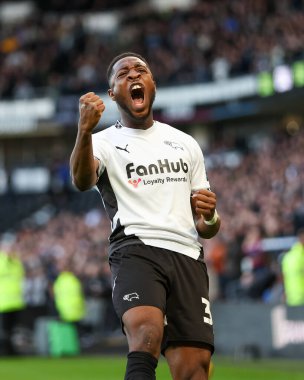 Derby County 'den Ebou Adams, 1 Aralık 2024' te İngiltere 'deki Pride Park Stadyumu' nda oynanan Derby County - Sheffield maçında 1-0 'lık galibiyet golünü kutluyor.