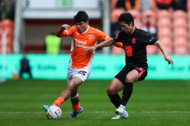 Blackpool 'dan Rob Apter, Birmingham City' li Ayumu Yokoyama 'yı 1 Aralık 2024' te Birleşik Krallık, Blackpool 'daki Bloomfield Road' da oynanan 2.