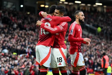 Manchester United takımından Marcus Rashford, Manchester United 'ın 1 Aralık 2024' te Old Trafford, Manchester, İngiltere 'de oynadığı Premier League maçında Manchester United' ın Casemiro ile yaptığı maçı 3-0 kazanmasını kutluyor.