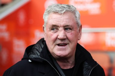 Blackpool 'un baş antrenörü Steve Bruce, 1 Aralık 2024' te Birleşik Krallık 'ta Bloomfield Road, Blackpool' da oynanan 2.