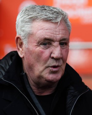 Blackpool 'un baş antrenörü Steve Bruce, 1 Aralık 2024' te Birleşik Krallık 'ta Bloomfield Road, Blackpool' da oynanan 2.