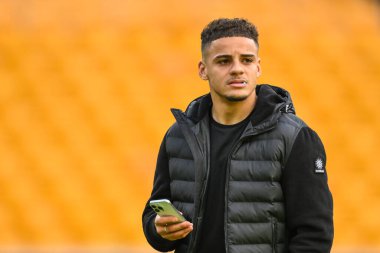 Bournemouth 'tan Max Aarons, 30 Kasım 2024' te İngiltere 'nin Molineux kentinde Wolverhampton Wanderers ile Bournemouth arasında oynanan Premier League karşılaşması öncesinde geldi.