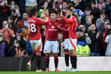 Manchester United takımından Marcus Rashford, Manchester United 'ın 1 Aralık 2024' te Old Trafford, Manchester 'da oynadığı Premier League maçında 1-0 kazanma golünü kutluyor.