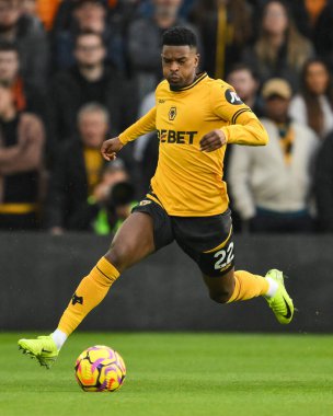 Wolverhampton Wanderers takımından Nlson Semedo, 30 Kasım 2024 'te İngiltere' nin Molineux kentinde oynanan Premier League maçında Wolverhampton Wanderers 'a karşı Bournemouth maçında topa vuruyor.