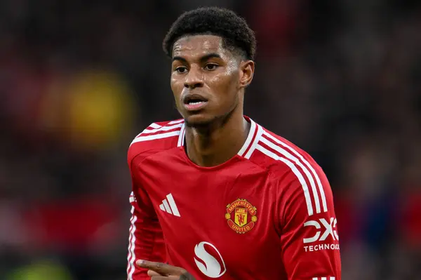 Manchester United 'dan Marcus Rashford Premier League maçı sırasında Manchester United Everton' a karşı Old Trafford, Manchester, İngiltere, 1 Aralık 2024