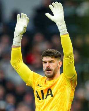 Tottenham Hotspur 'dan Fraser Forster Premier League maçında Tottenham Hotspur' a karşı Tottenham Hotspur Stadyumu, Londra, 1 Aralık 2024