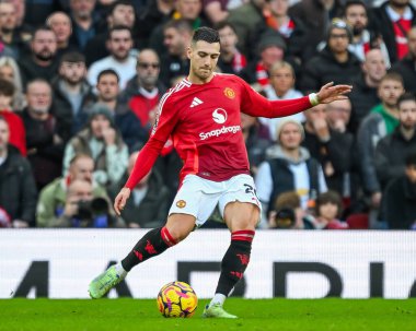 Manchester United 'dan Diogo Dalot, Manchester United' ın Everton 'a karşı oynadığı Premier League maçında 1 Aralık 2024' te sahaya çıktı.