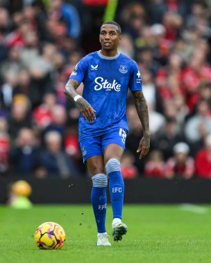 Everton 'dan Ashley Young Premier Lig karşılaşmasında pas veriyor Manchester United Everton' a karşı Old Trafford, Manchester, İngiltere, 1 Aralık 2024