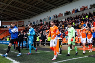 Blackpool 'dan James Husband, 1 Aralık 2024' te Birleşik Krallık 'ta Bloomfield Road, Blackpool' da oynanan Blackpool-Birmingham City maçında takımına liderlik ediyor.