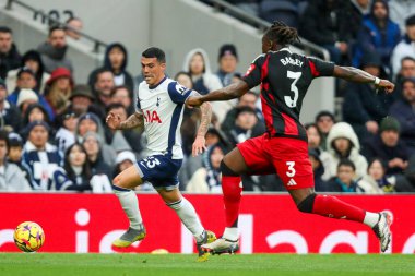 Tottenham Hotspur 'dan Pedro Porro, Premier League maçında Tottenham Hotspur' a karşı Tottenham Hotspur Stadyumu, Londra, İngiltere, 1 Aralık 2024