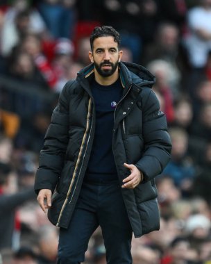 Manchester United ile Manchester United arasındaki Premier League maçında Ruben Amorim Manager 1 Aralık 2024 'te Old Trafford, Manchester Everton' a karşı.