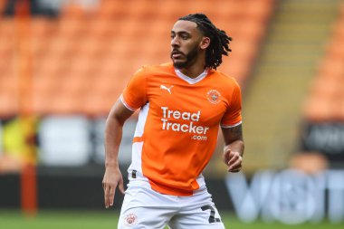 Blackpool 'dan Dom Thompson, Birleşik Krallık' ın Blackpool şehrinde oynanan Blackpool-Birmingham maçında 1 Aralık 2024 tarihinde oynanan ikinci tur karşılaşmasında...