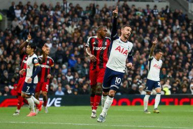 Tottenham Hotspur 'dan James Maddison 1 Aralık 2024' te Tottenham Hotspur 'a karşı Fulham maçında tepki gösterdi.
