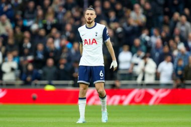 Radu Drguin of Tottenham Hotspur gives the team instructions during the Premier League match Tottenham Hotspur vs Fulham at Tottenham Hotspur Stadium, London, United Kingdom, 1st December 2024 clipart